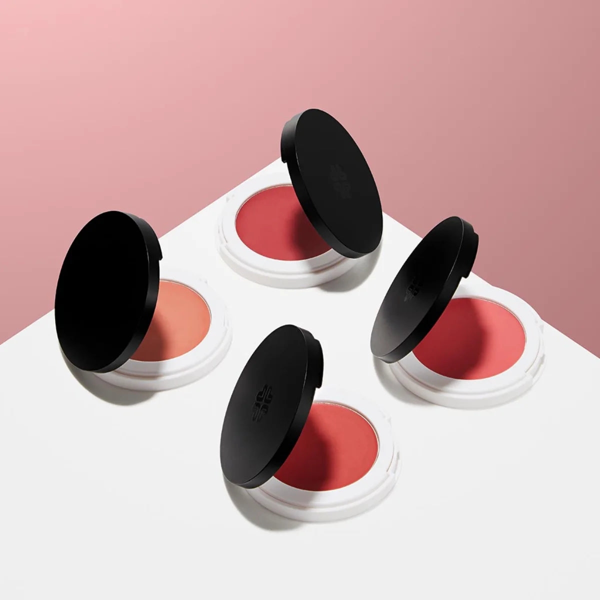 Lily Lolo Lip & Cheek Cream voidemainen poski- ja huulipuna saatavana neljässä ei sävyssä