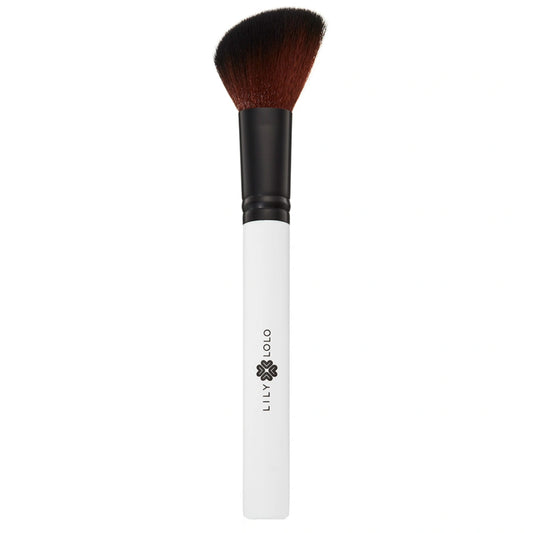 Lily Lolo Blush Brush – Viistopäinen poskipunasivellin